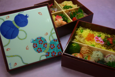 『春の窯元市』　春の陶板弁当