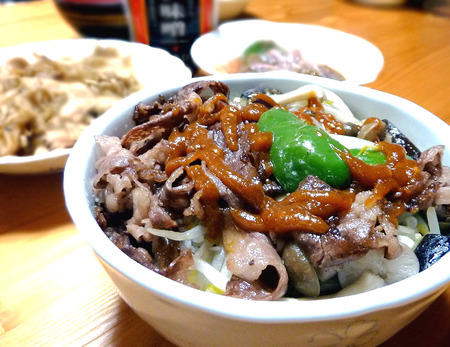 今日のランチ　「みそだれ焼肉どんぶり」