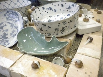 伊万里大川内・「現代骨董展」開催中です。