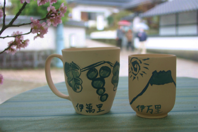 兄妹で絵付けに挑戦！