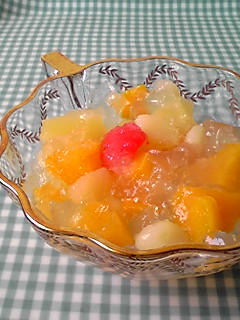 今日はぷるっぷるフルーツゼリー♪