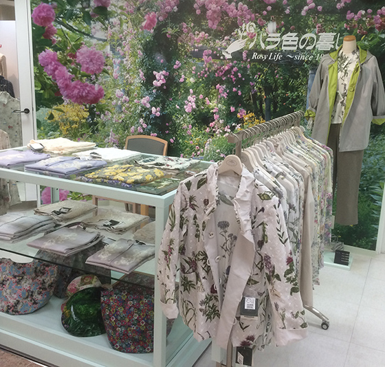 在庫正規品バラ色の暮らし　昭和レトロ　ツーピース スーツ・フォーマル・ドレス