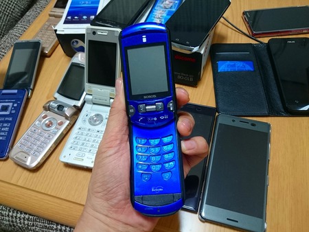 携帯コレクション・・捨てなかっただけですが・・