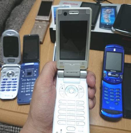 携帯コレクション・・捨てなかっただけですが・・