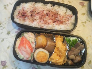 パパ弁を二個も作りました♪(^o^)/