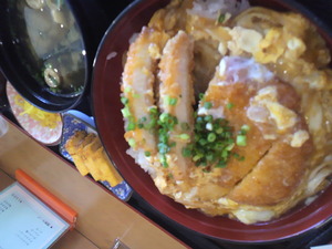 満足するカツ丼ランチは５００円 (^_^)v♪