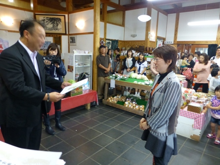 若木の大楠公園スケッチ大会・俳句の表彰式！
