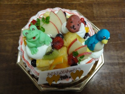 今日は！とても素敵なケーキで♪お誕生日♪♪