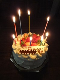 今日は！とても素敵なケーキで♪お誕生日♪♪